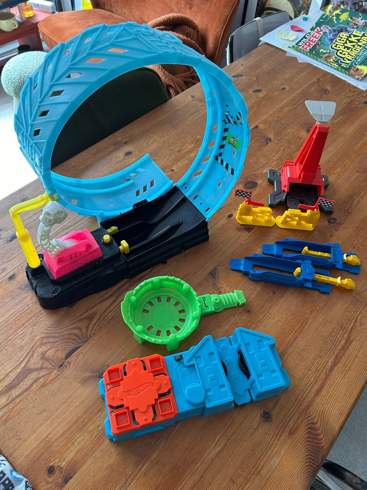 Hotwheels glow in the dark looping, en baan versneller(s), Kinderen en Baby's, Speelgoed | Racebanen, Gebruikt, Onderdelen, Ophalen of Verzenden