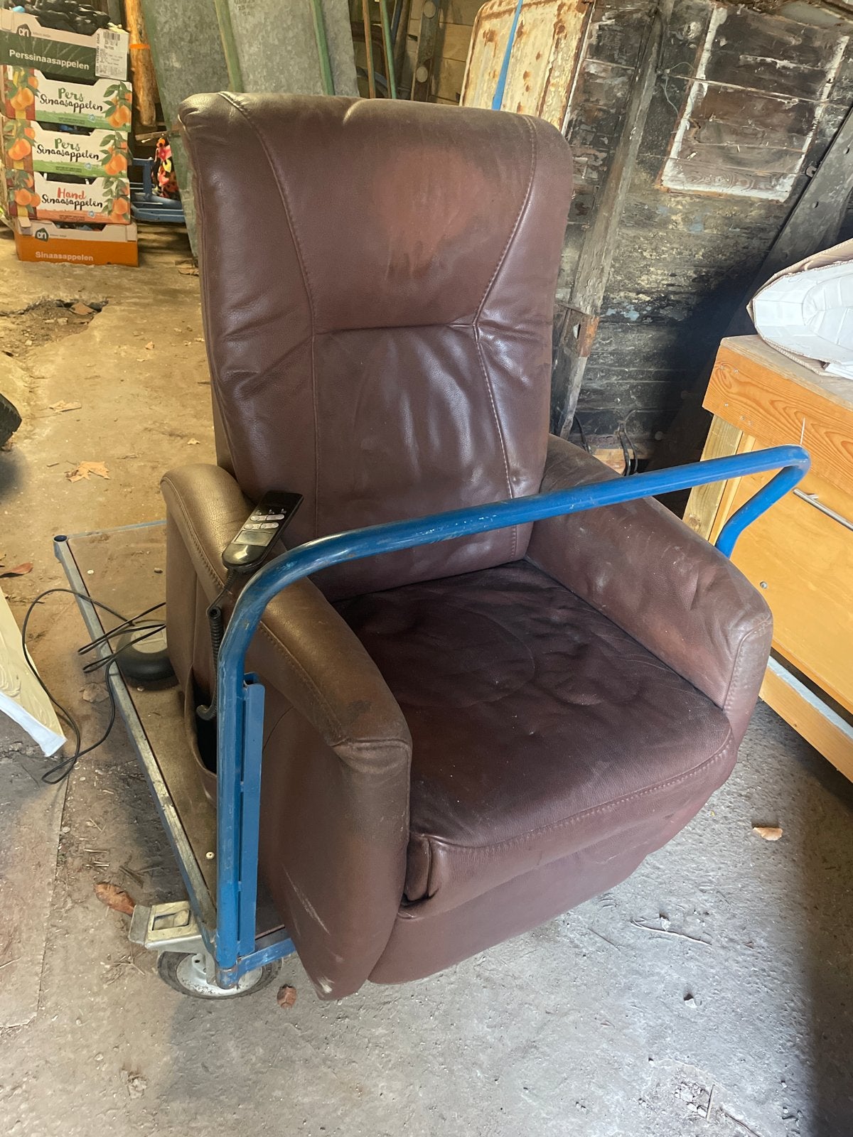 Bruine leren relaxfauteuil met afstandsbediening, Huis en Inrichting, Ophalen, Gebruikt, Leer, 75 tot 100 cm