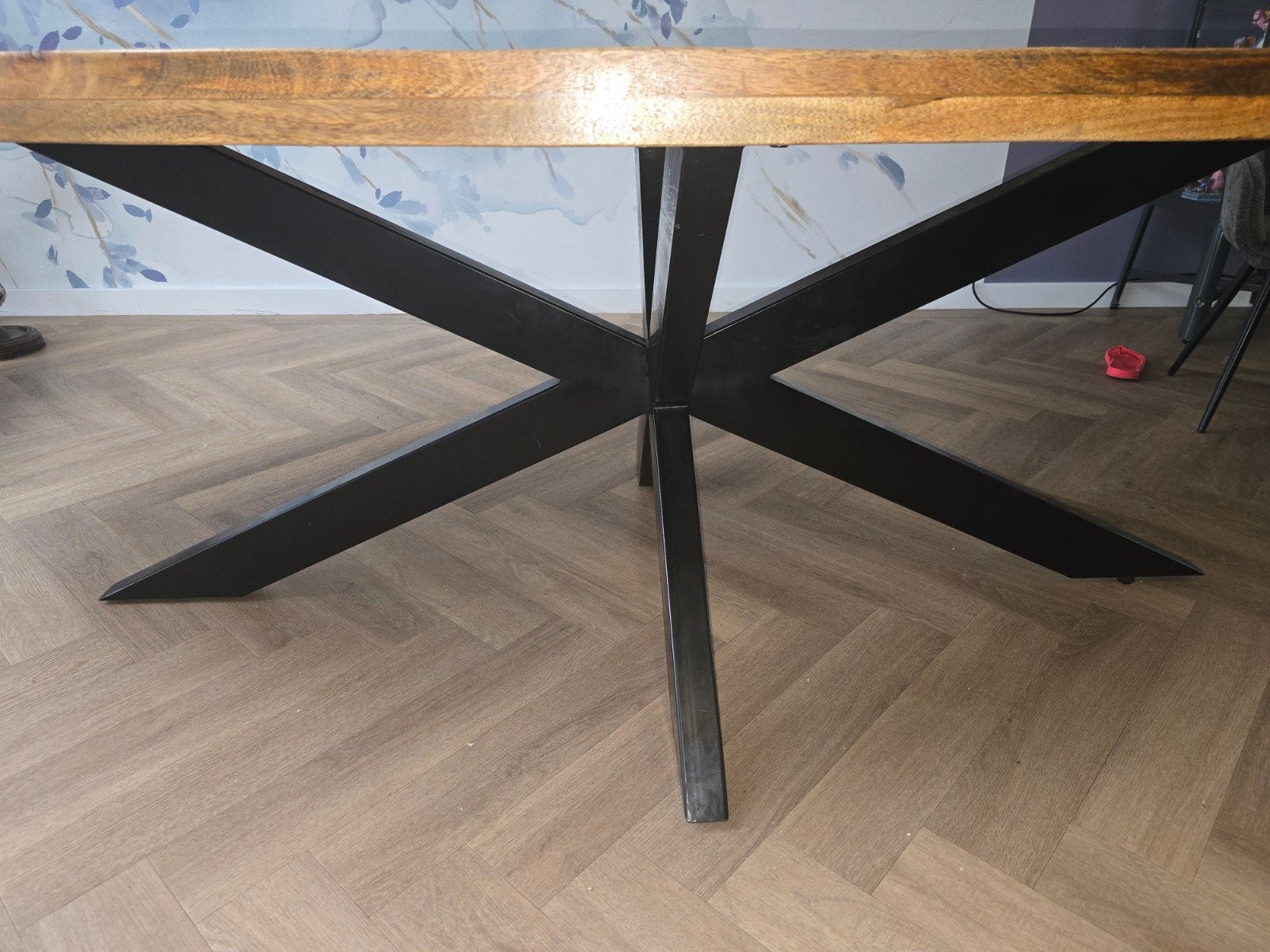 Ovale eettafel van mangohout met metalen spinpoot, Huis en Inrichting, Tafels | Eettafels, Gebruikt, Modern, Industrieel, 200 cm of meer