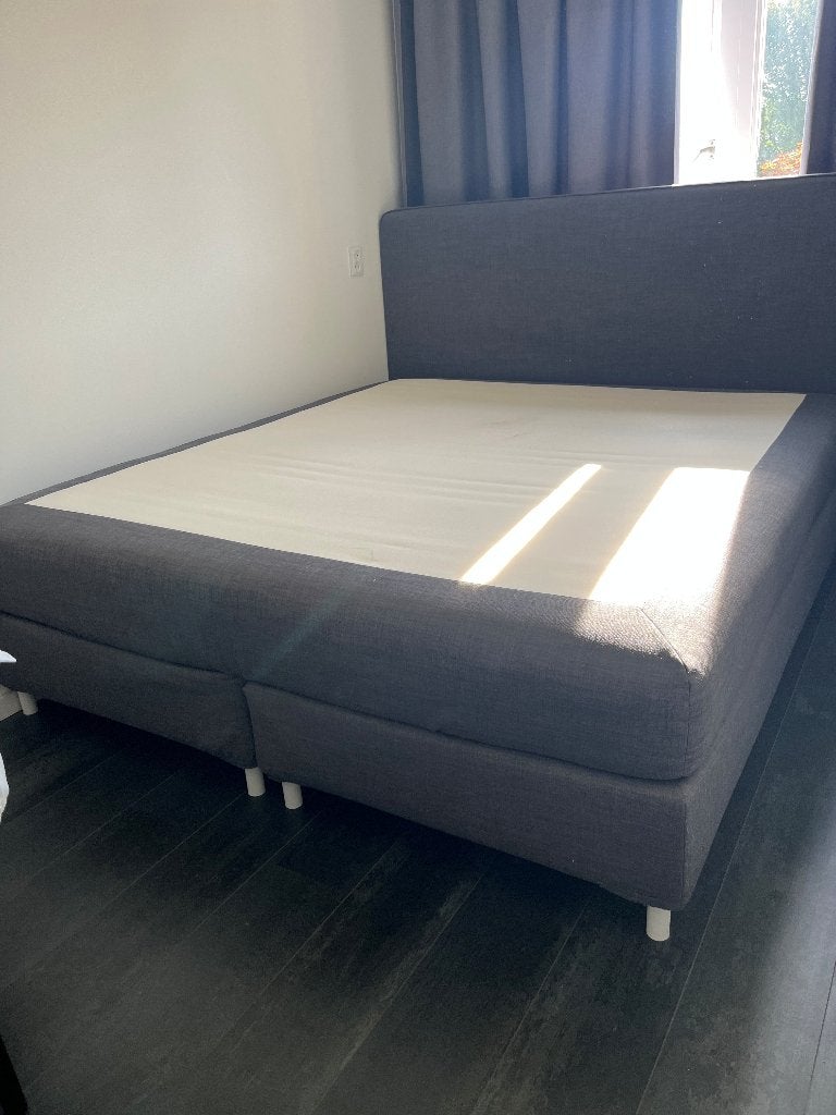bed van ikea boxspring 180 x 200 cm antraciet kleur, Huis en Inrichting, Slaapkamer | Bedden, Ophalen, Tweepersoons, Zo goed als nieuw