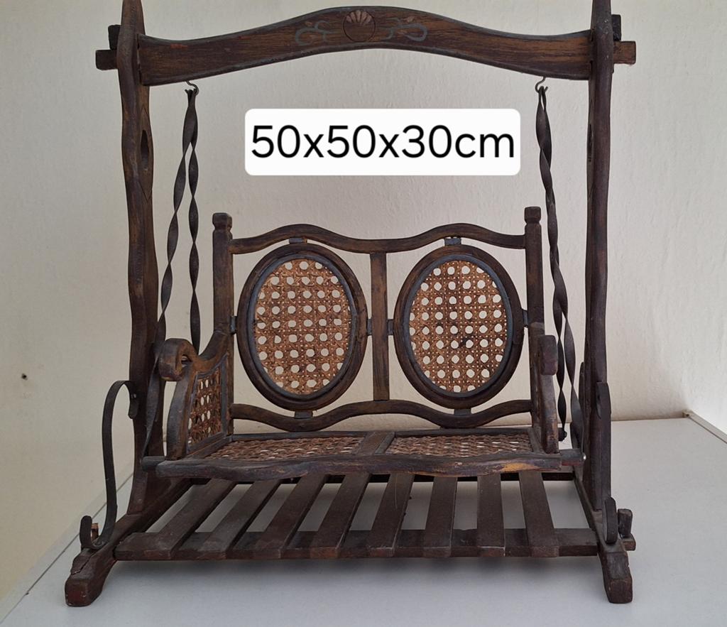 Decoratieve miniatuur schommelbank 50x50x30cm, Antiek en Kunst, Ophalen of Verzenden