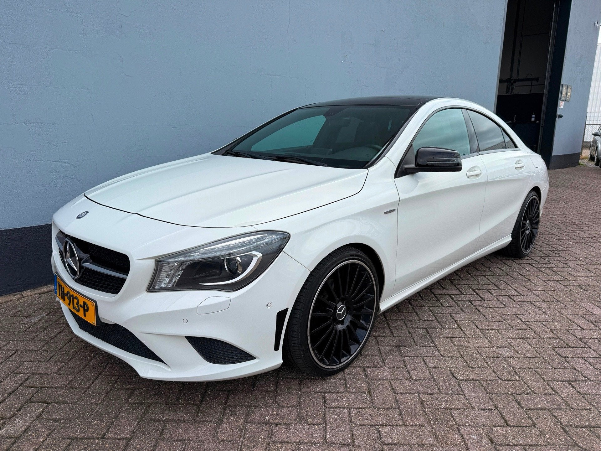Mercedes-Benz CLA-klasse 180 Edition 1 - Panorama Dak, Auto's, Voorwielaandrijving, CLA, Gebruikt, 4 cilinders