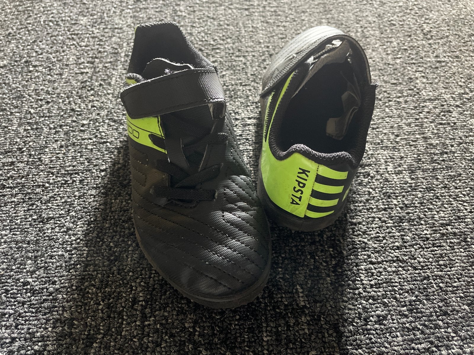 Kipsta kunstgras voetbalschoenen maat 29, Ophalen, Gebruikt, Maat XS of kleiner, Schoenen