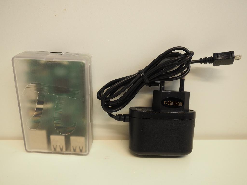 Raspberry Pi 2 Model B 1GB met behuizing en voedingsadapter, Ophalen of Verzenden, Nieuw