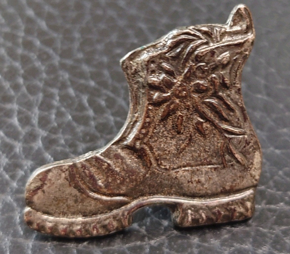 Trachten schoen met Edelweiss Pin, Verzamelen, Ophalen of Verzenden, Gebruikt, Overige onderwerpen, Speldje of Pin