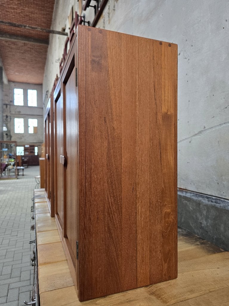 Foto 3 van 1x Deens Design Hangkast | Teak Wandmeubel Nisse & Gehl