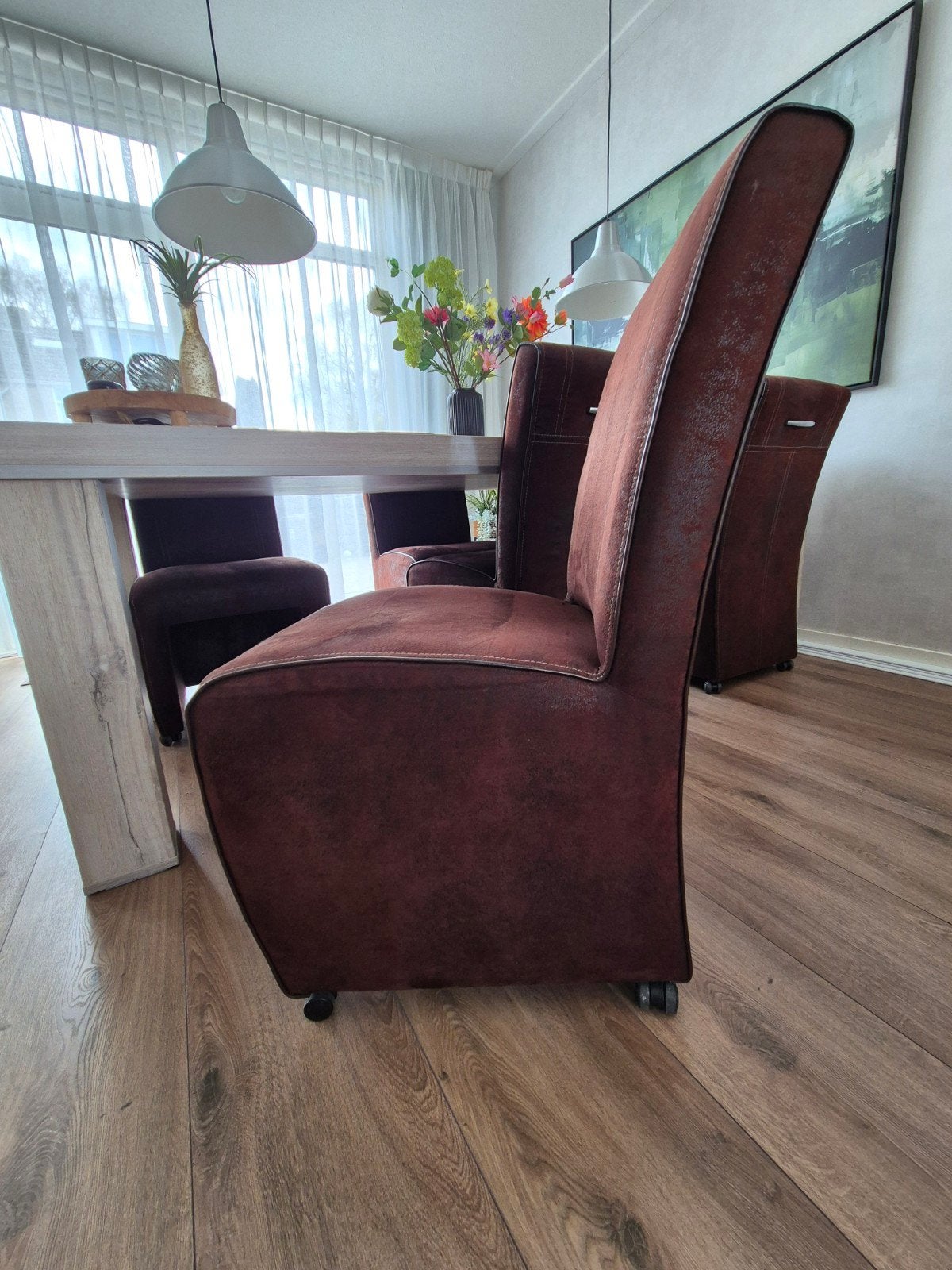 Eettafel en 6 stoelen op wieltjes, Huis en Inrichting, Stoelen, Ophalen, Modern, Comfortabel, Gebruikt, Bruin
