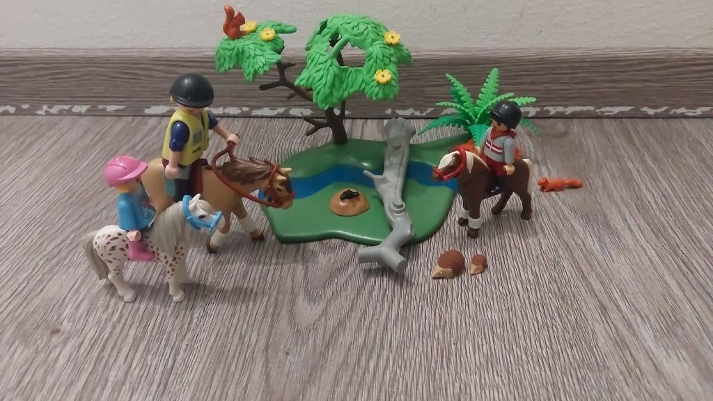 playmobil ponyrijles 6947 1 peesbeschermer gescheurd en 1 b, Kinderen en Baby's, Speelgoed | Playmobil, Ophalen of Verzenden, Gebruikt