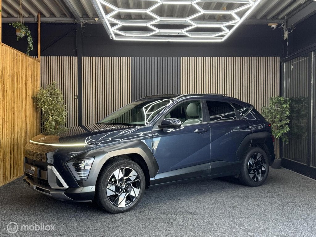 Hyundai Kona 1.6 GDI Premium Sky|Pano|360 Cam|Led|Carplay|18, Auto's, Hyundai, Automatische klimaatregeling, Gebruikt, Beige, Leder