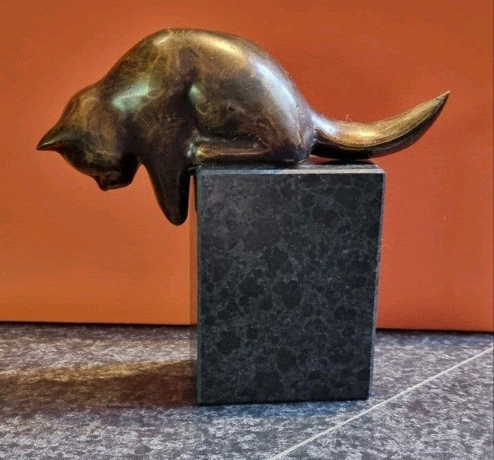 Bronzen kat op marmeren sokkel, Minder dan 20 cm, Ophalen of Verzenden, Op sokkel, Beeld