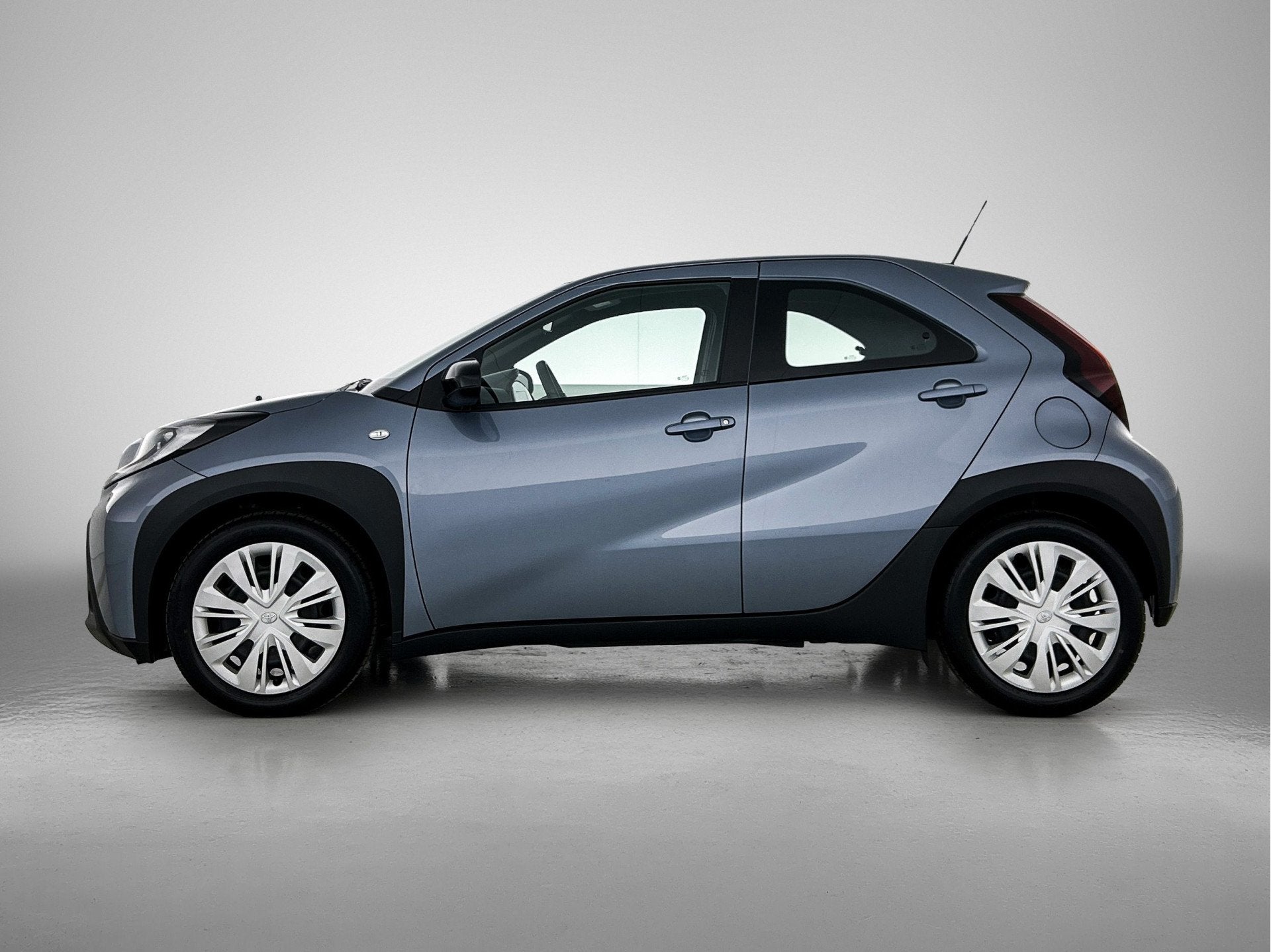 Toyota Aygo X 1.0 VVT-i MT Play | Airco | Achteruitrijcamera, 12 maanden, Stof, Gebruikt, 920 kg