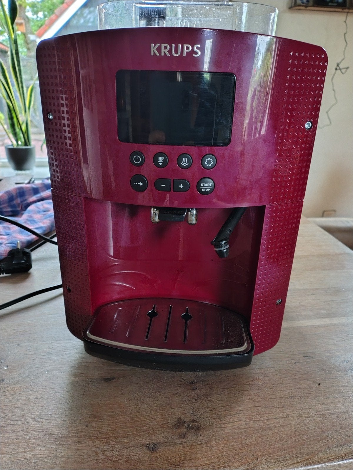 Krups Koffiemachine - Rood/Zwart - Goede staat, Ophalen, Afneembaar waterreservoir, Gebruikt, 10 kopjes of meer
