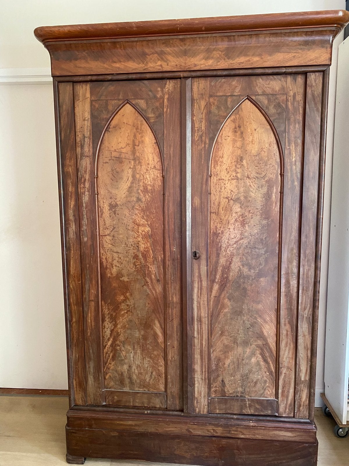 Opknapper /antieke mahoniehouten kast, Ophalen