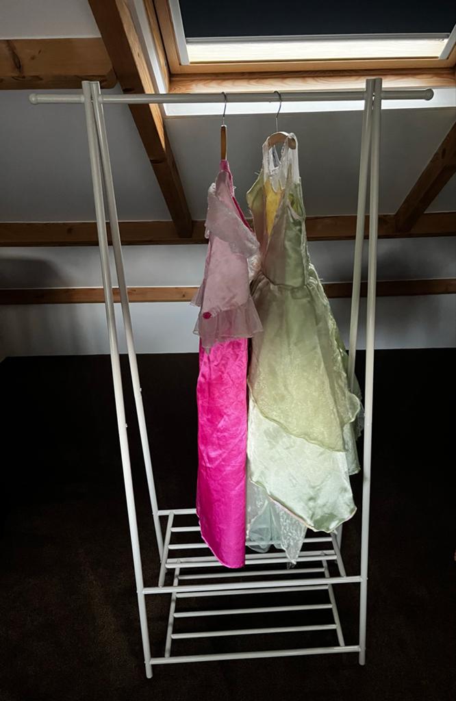 Wit kledingrek voor prinsessenjurken of kleding, Kleding | Dames, Kledingrekken, Ophalen, Zo goed als nieuw