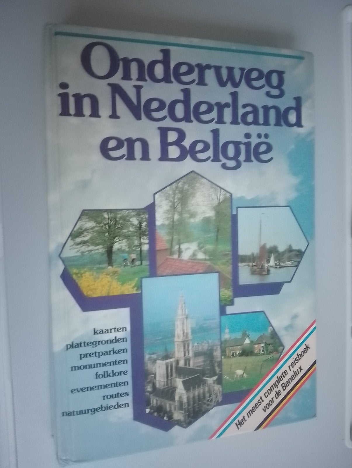 Onderweg in Nederland en België - Elsevier Reisboek, Boeken, Overige merken, Ophalen of Verzenden, Zo goed als nieuw, Reisgids of -boek
