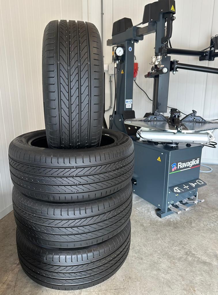 4 Stuks Continental 215 50 17 Zomerbanden Inclusief Montage, Auto-onderdelen, Banden en Velgen, 215 mm, Ophalen of Verzenden, PremiumContact C