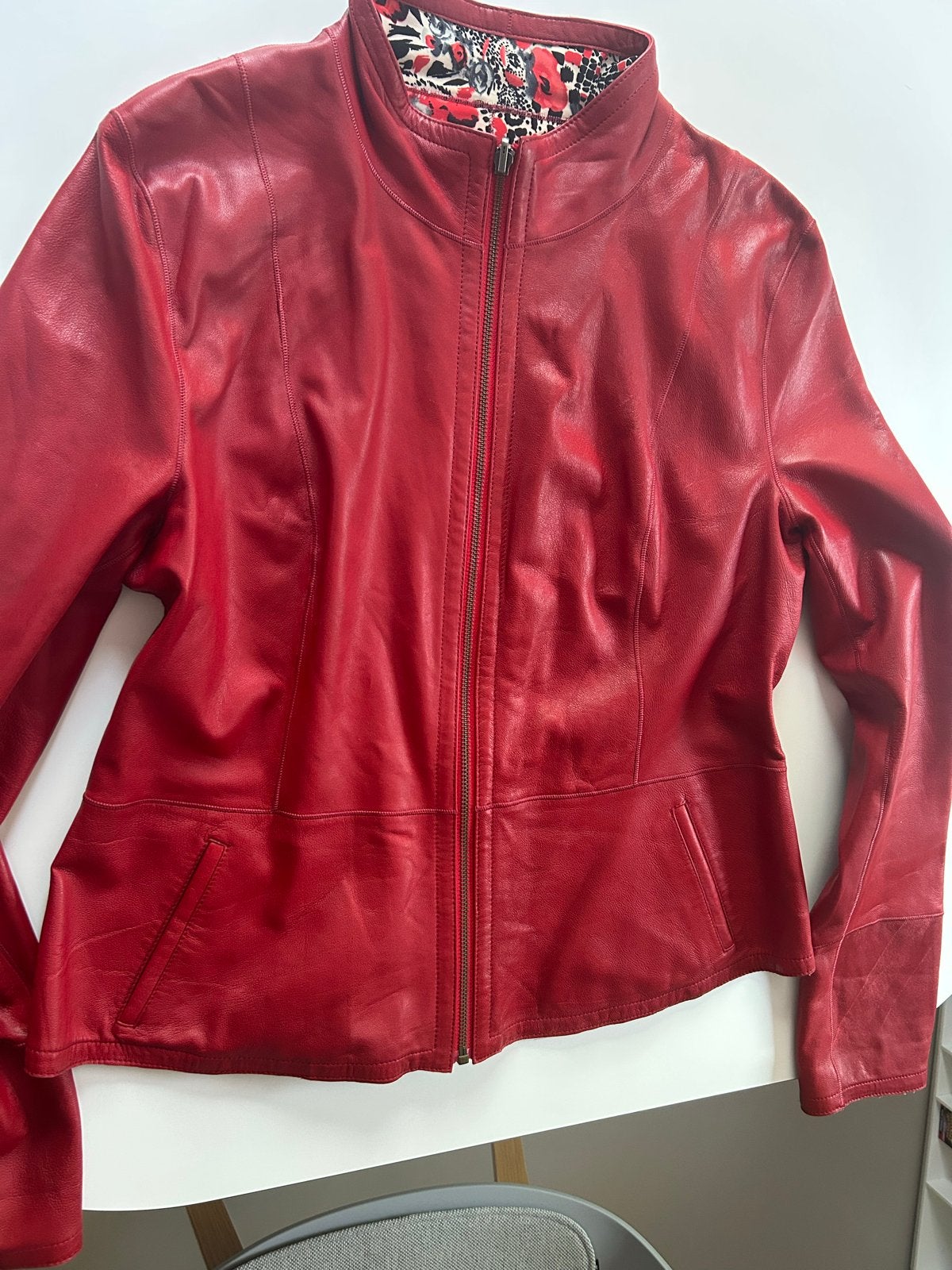 Rood leren jasje met bloemenprint voering, Ophalen of Verzenden, Zo goed als nieuw, Maat 38/40 (M), Rood