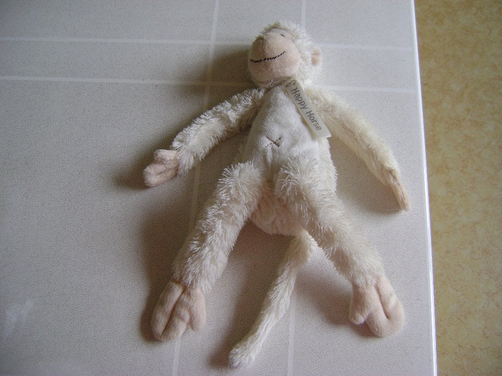beige pluche aap van 31 cm van happy horse, Overige karakters, Happy Horse, Ophalen of Verzenden, Zo goed als nieuw