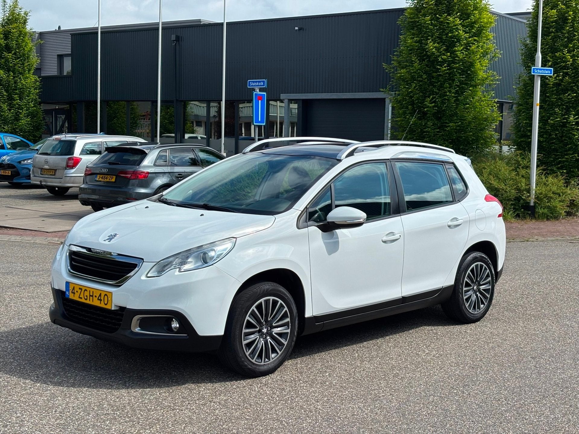 Peugeot 2008 1.2 VTi Active Pano Navi Trekhaak, Voorwielaandrijving, Euro 5, 1199 cc, 82 pk