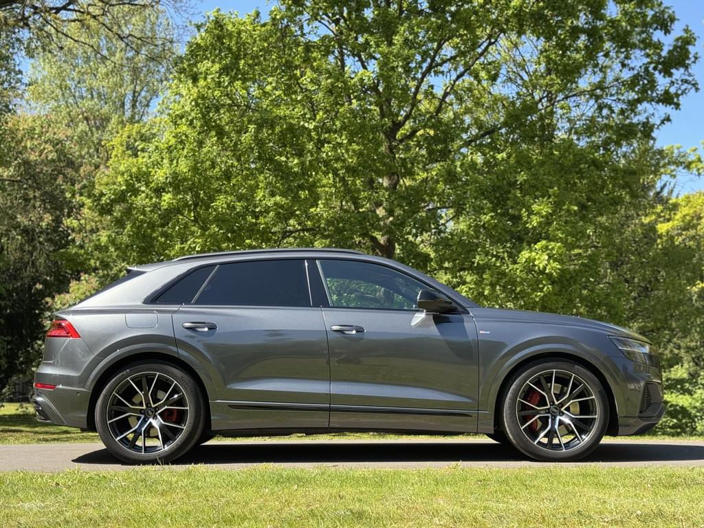 Audi Q8 55 TFSI e quattro Pro Line S Line HUD B&O (bj 2021), Automaat, Gebruikt, 2995 cc, Bedrijf
