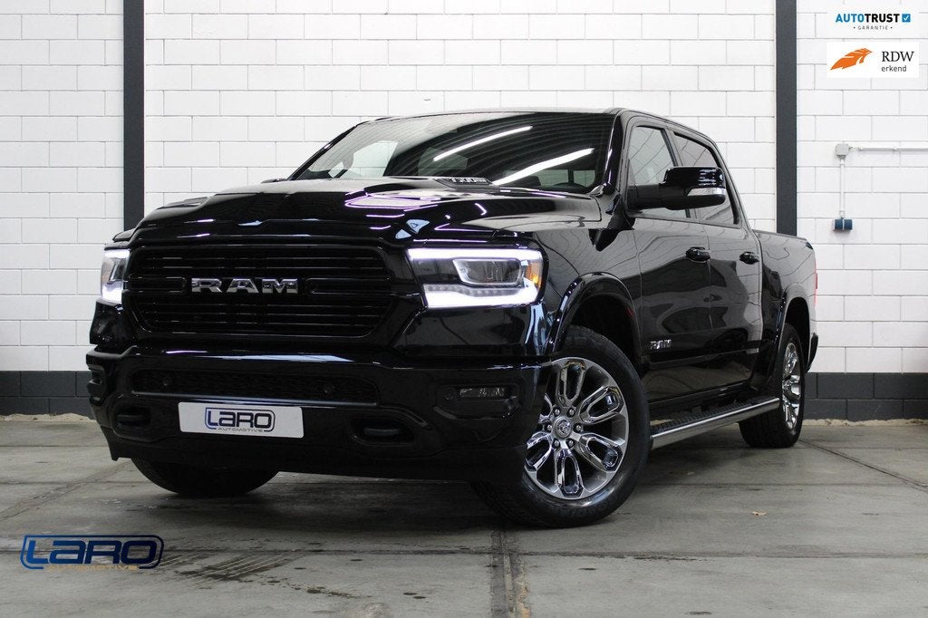 Dodge Ram 1500 5.7 V8 4x4 Crew Cab Laramie | 12" Scherm Prin, Auto's, Dodge, Automaat, Gebruikt, 5654 cc, Zwart