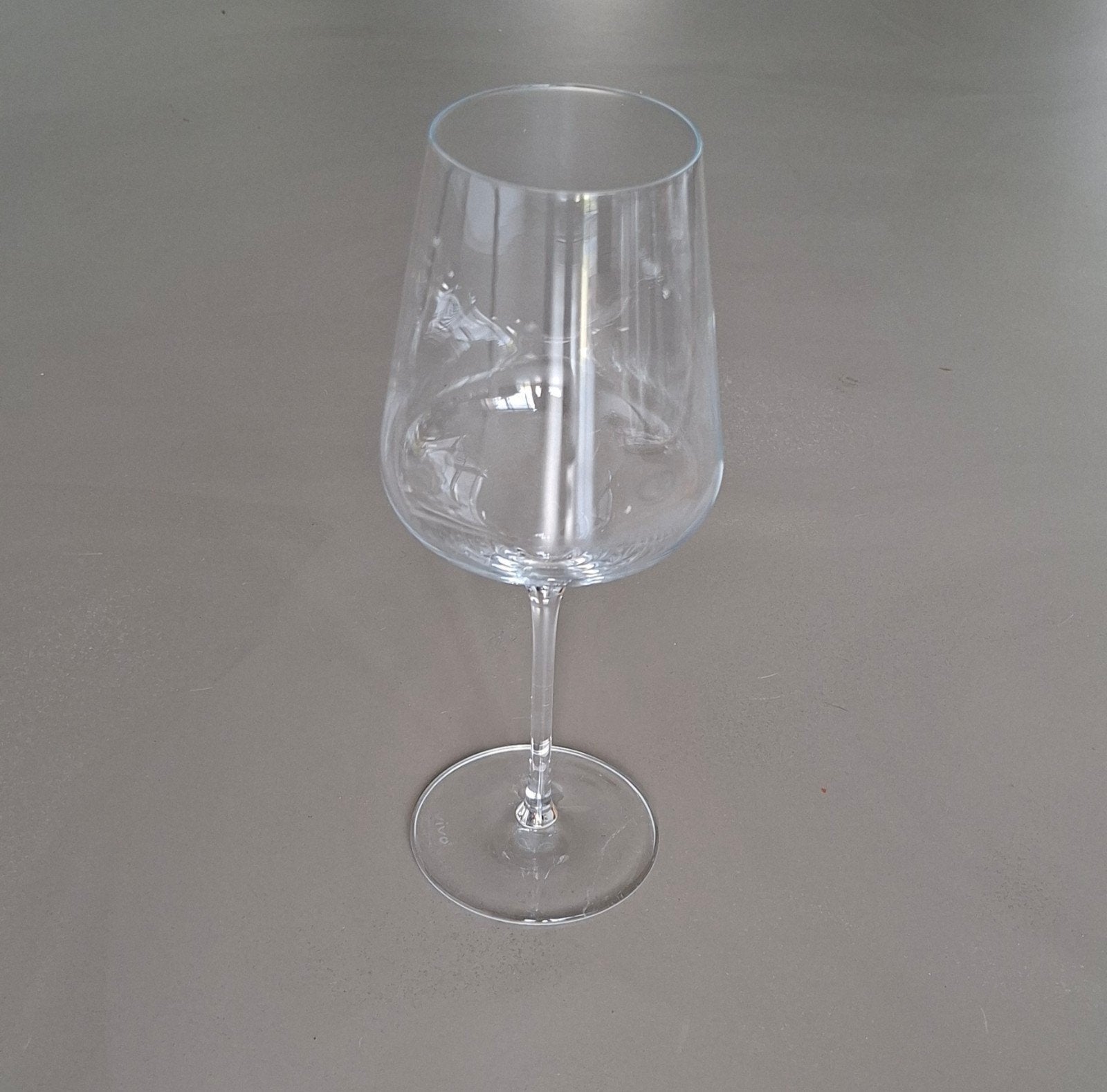 Elegant wijnglas - Zo goed als nieuw, Huis en Inrichting, Ophalen, Zo goed als nieuw, Glas, Glas of Glazen