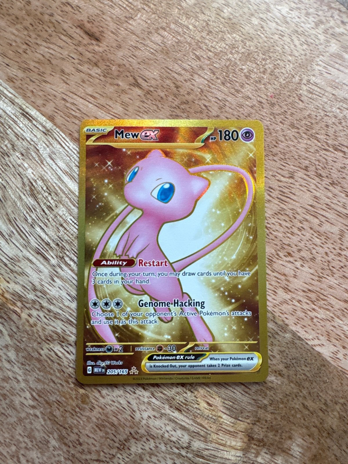 Mew ex 205/165 Gold Secret Rare Pokémon kaart, Ophalen of Verzenden, Zo goed als nieuw, Losse kaart, Foil