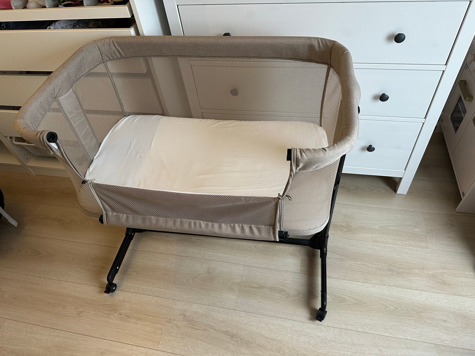 Novi co-sleeper/wiegje - Zo goed als nieuw, Ophalen, Zo goed als nieuw, Wieg