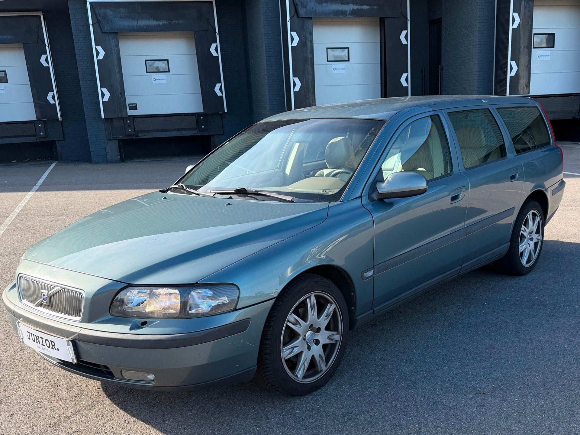 Volvo V70 2.4 Comfort Line CRUISE/APPLECARPLAY/CLIMA/CAMERA, Auto's, Voorwielaandrijving, Beige, 1505 kg, Leder en Stof