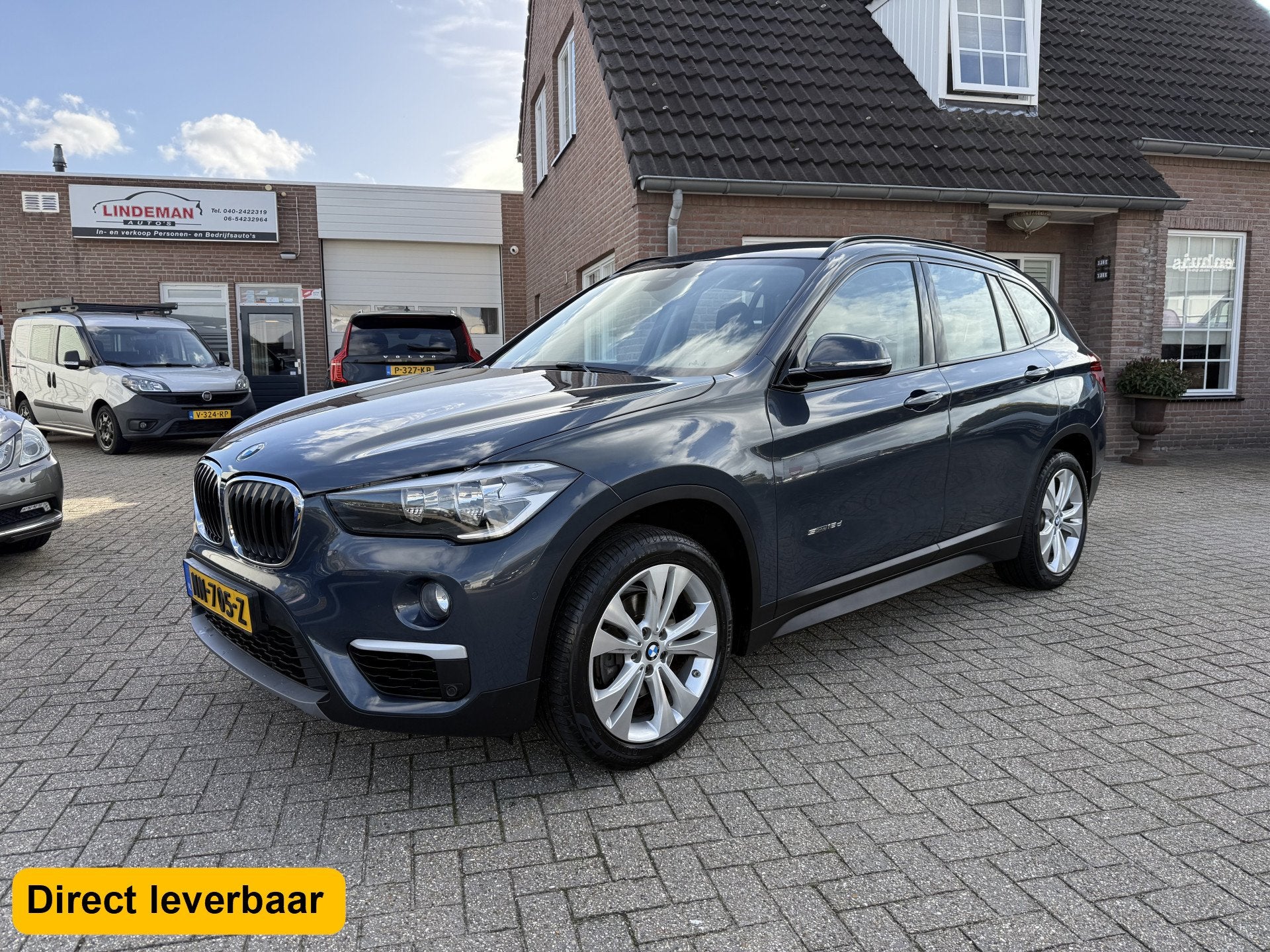 BMW X1 sDrive18d Sport Aut. Navi Camera Head-Up Stuur + Stoe, Auto's, Dealer onderhouden, Stof, 4 cilinders, 150 pk