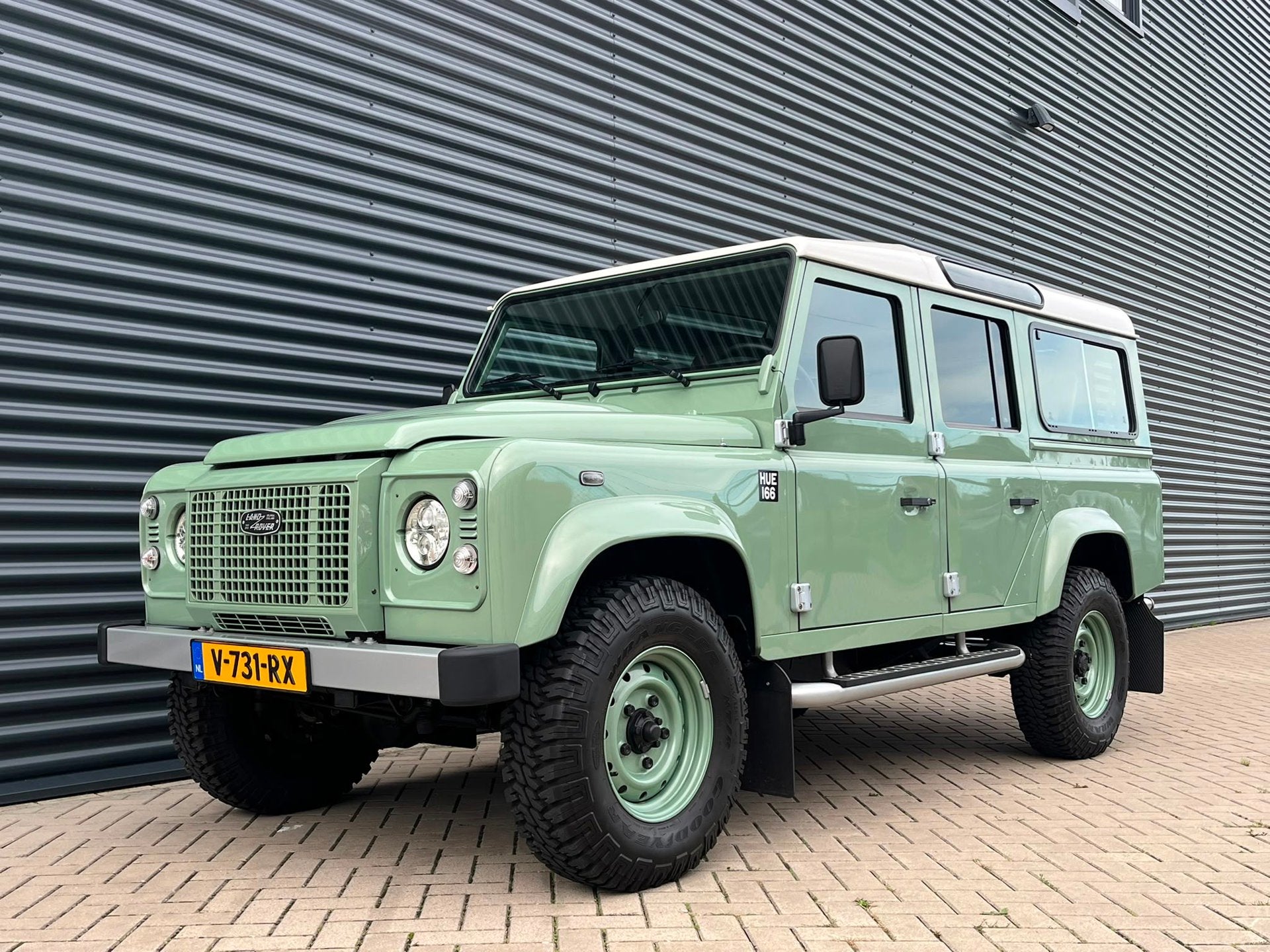 Land Rover Defender 110 SW TD4 Heritage Limited Edition 7-Se, Auto's, Stof, Gebruikt, Beige, 4 cilinders
