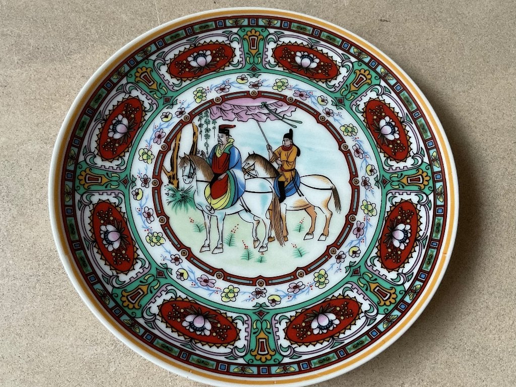 Antiek handbeschilderd Chinees bord 2 figuren en paarden, China, Verzenden