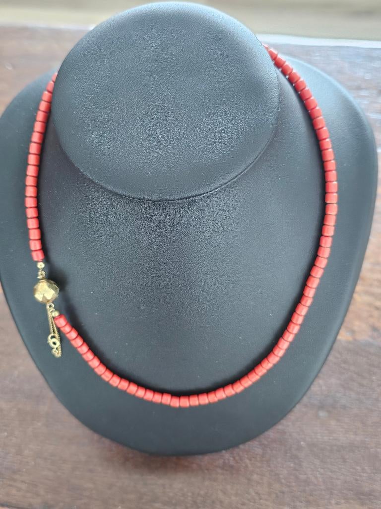 Bloedkoralen collier, Ophalen of Verzenden, Zo goed als nieuw, Steen of Mineraal, Met edelsteen