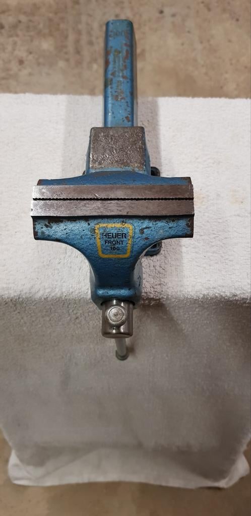 Heurer bankschroef 100 mm, Doe-het-zelf en Verbouw, Werkbanken, Ophalen, Gebruikt, Bankschroef