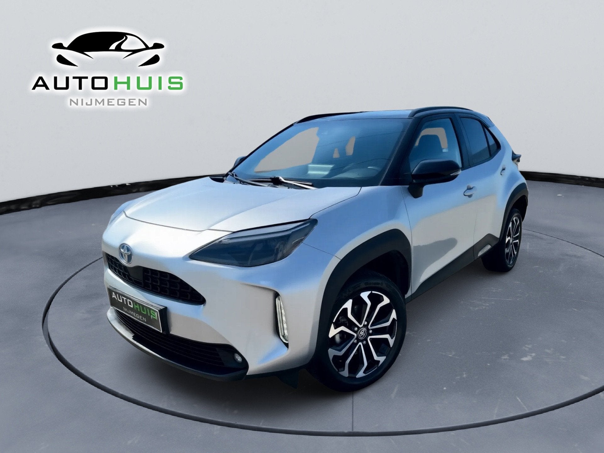 Toyota Yaris cross 1.5 Hybrid Trend Bi-Tone Adventure Achter, Stof, Gebruikt, Zwart, 4 cilinders