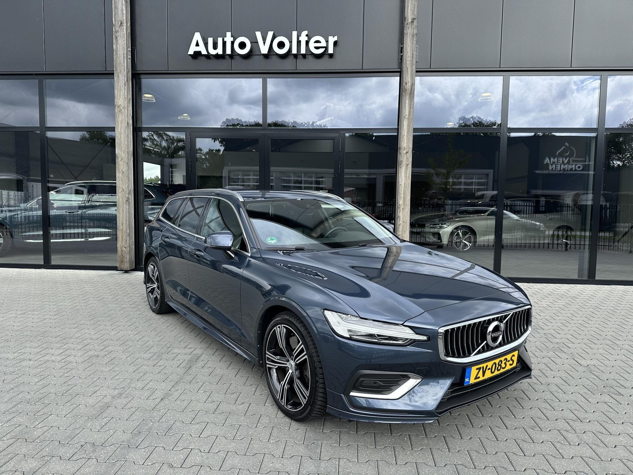Volvo V60 2.0 T5 Inscription ACC|massage|trekhaak|NL auto, Auto's, Volvo, 15 km/l, Euro 6, 4 cilinders, 1969 cc