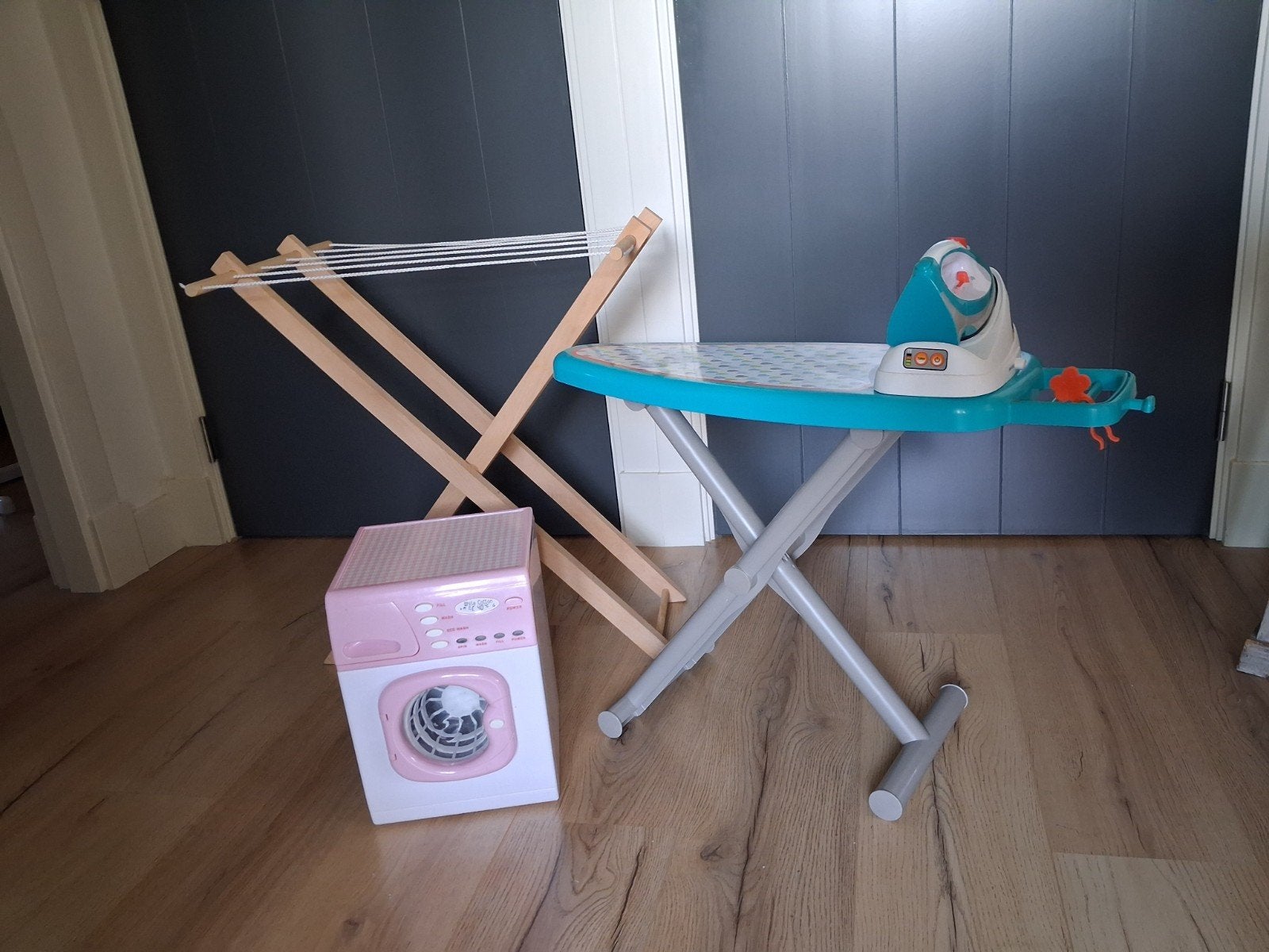 Strijkplank, strijkijzer, wasmachine en droogrek speelset, Ophalen, Gebruikt, Jongen of Meisje