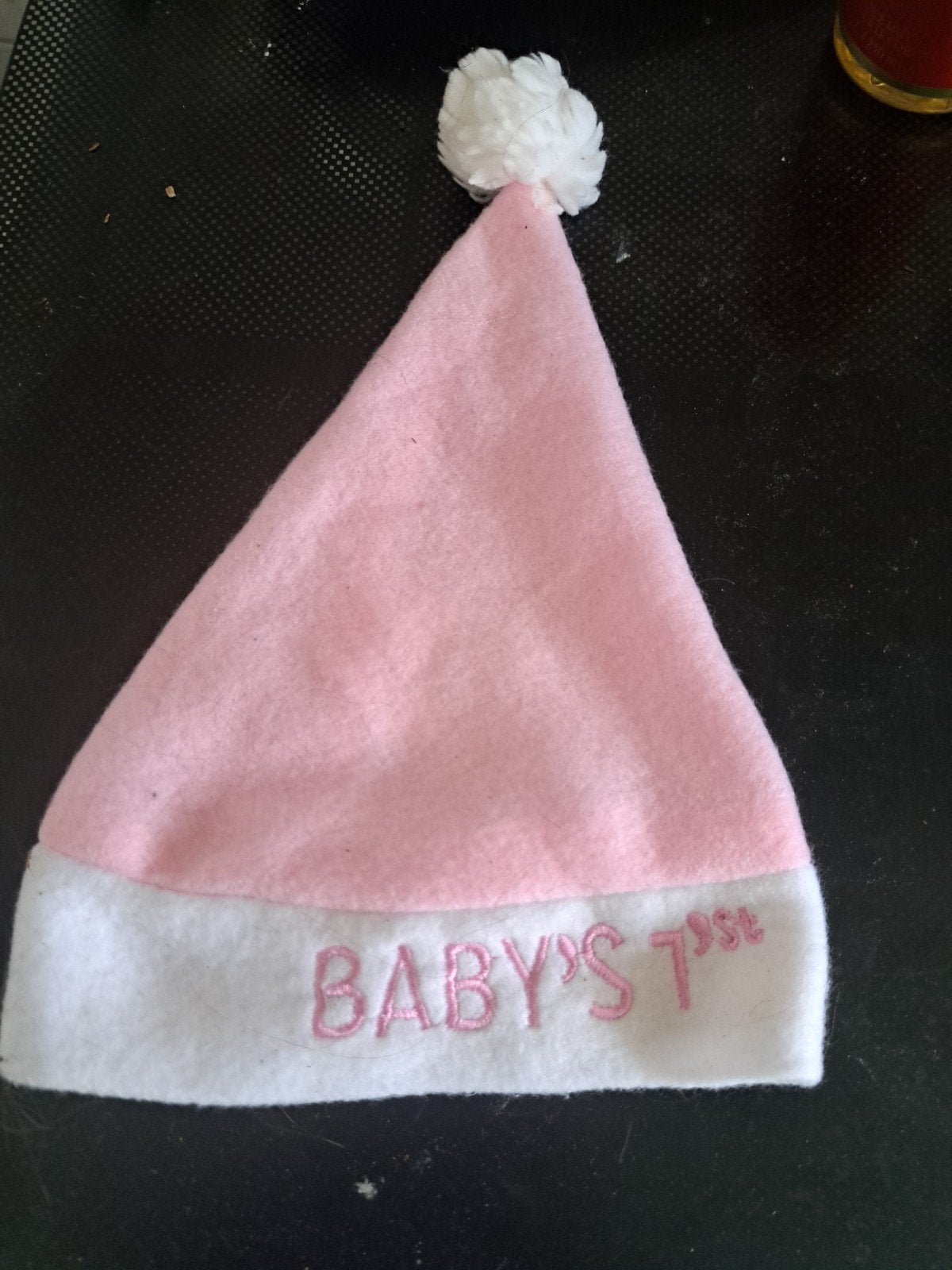 2 baby kerst mutsjes roze en rood, Ophalen