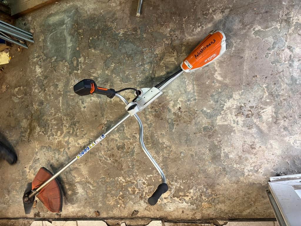Stihl bosmaaier, Ophalen of Verzenden, Zo goed als nieuw, Accu