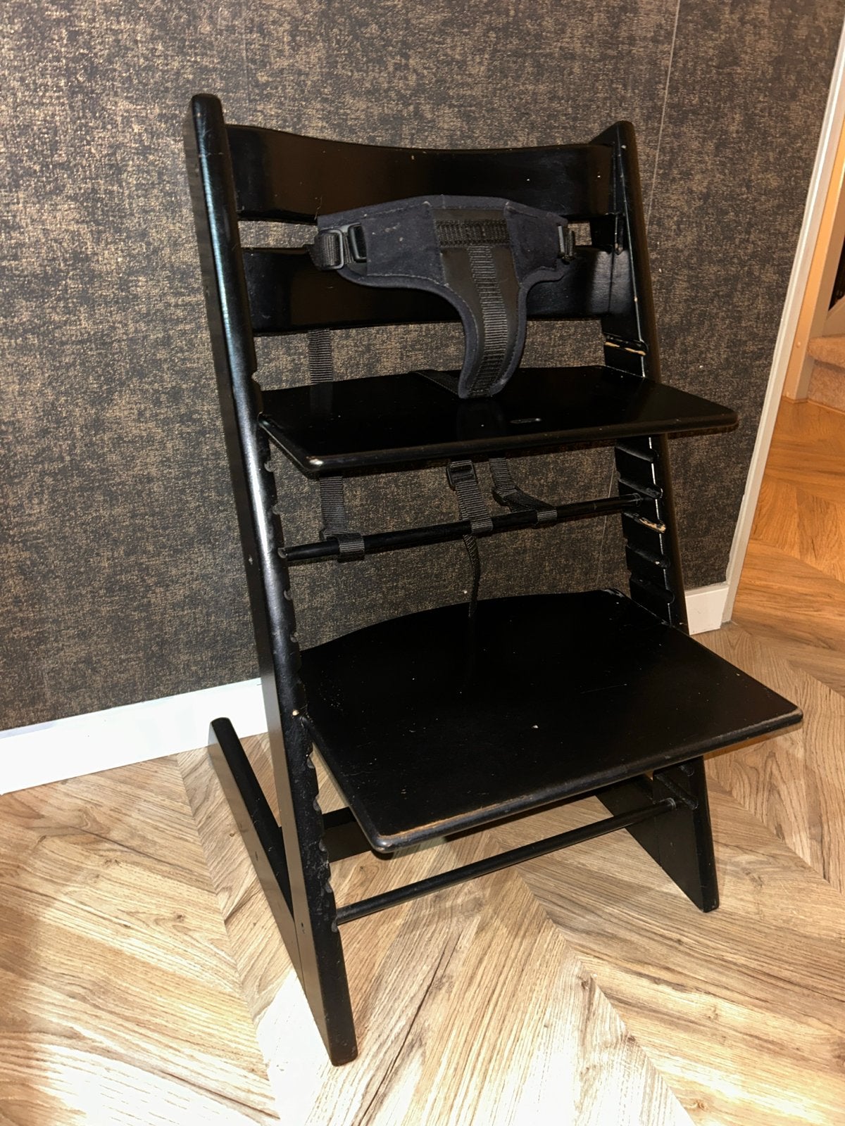 ZGAN Stokke Tripp Trapp meegroeistoel zwart met gordel, Ophalen, Gebruikt, Meegroeistoel, Aanschuifbaar