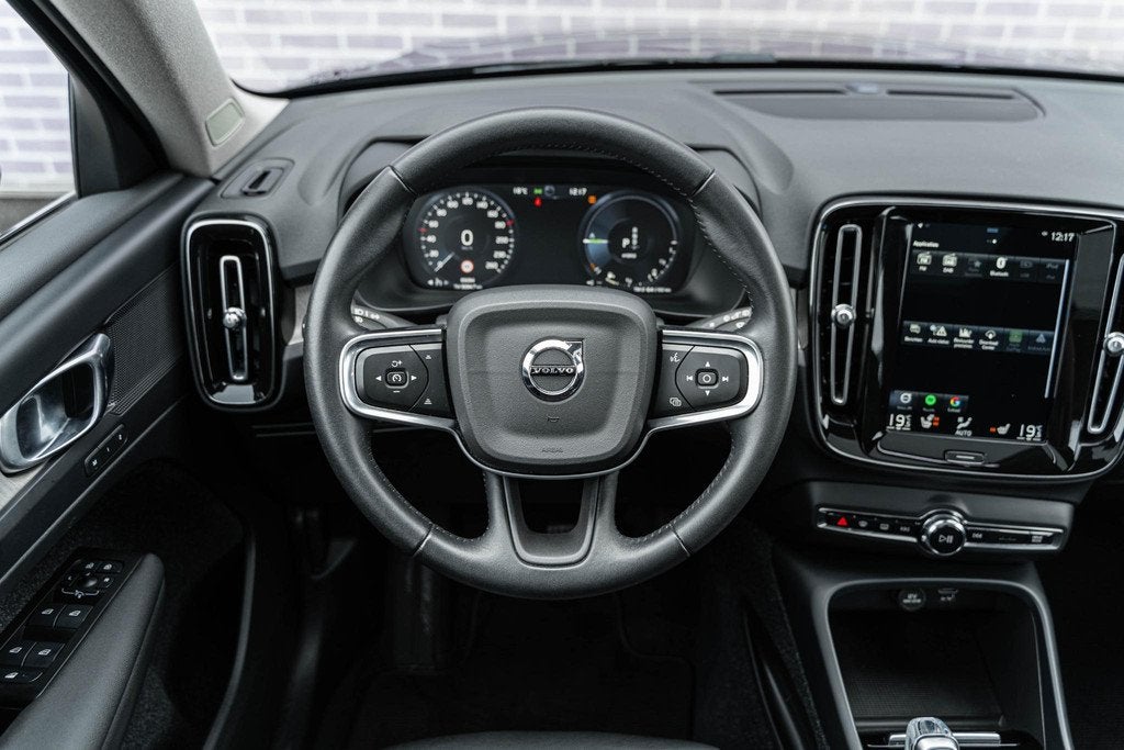 Volvo XC40 1.5 T4 Recharge Inscription | Panoramadak | Elekt, Auto's, Volvo, 12 maanden, Euro 6, 1712 kg, Zwart
