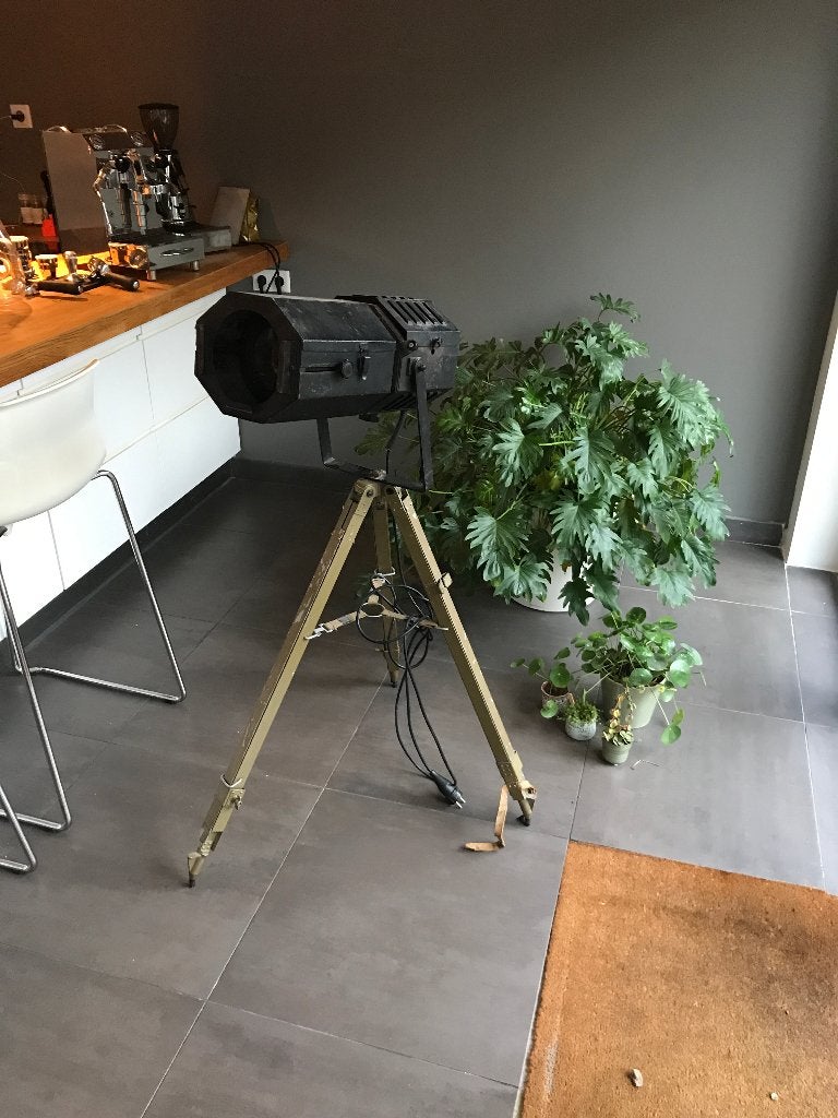 Industriële filmspot theaterlamp op metalen tripod, Ophalen, Gebruikt, E27 (groot), Minder dan 100 cm