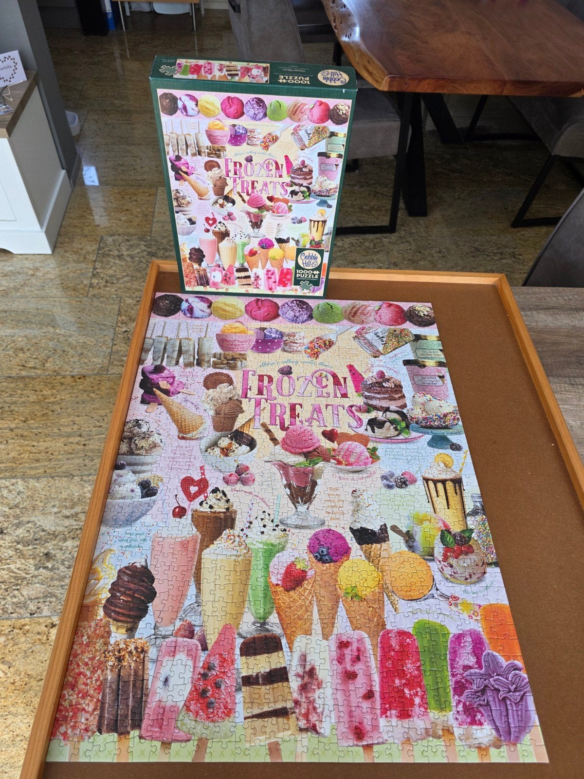 Cobble Hill 'Frozen Treats' Legpuzzel 1000 stukjes, Hobby en Vrije tijd, Denksport en Puzzels, Ophalen of Verzenden, 500 t/m 1500 stukjes