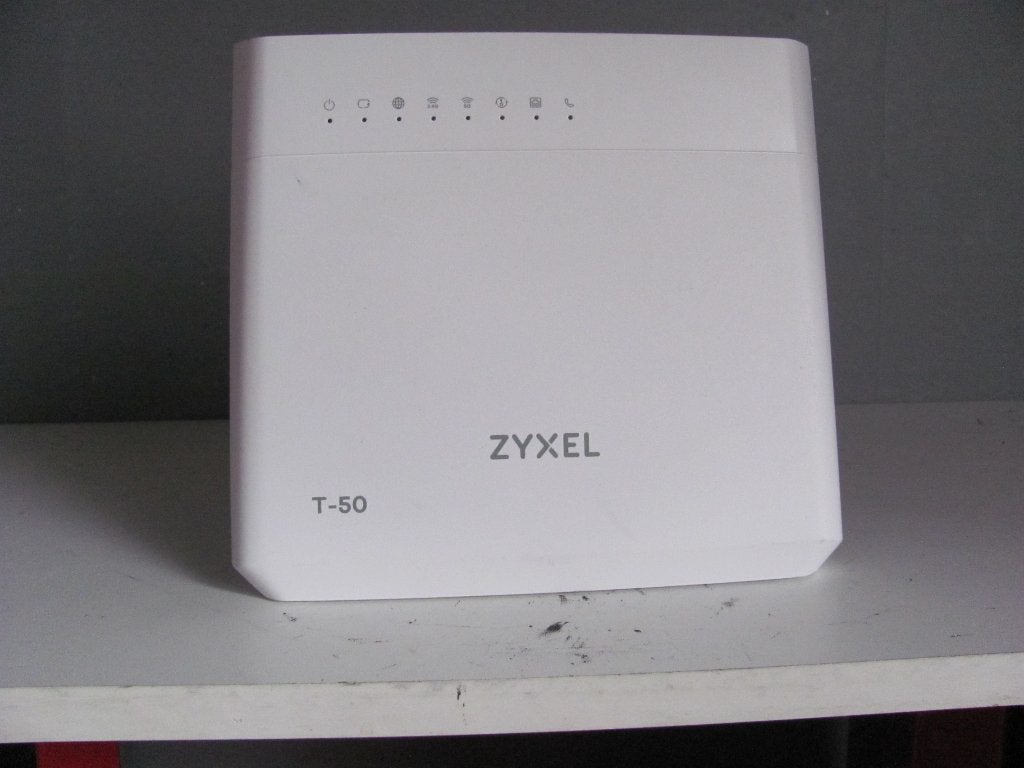 Zyxel T-50 router/modem vmg8825-t50, Ophalen of Verzenden, Zo goed als nieuw, Router met modem, Zyxel