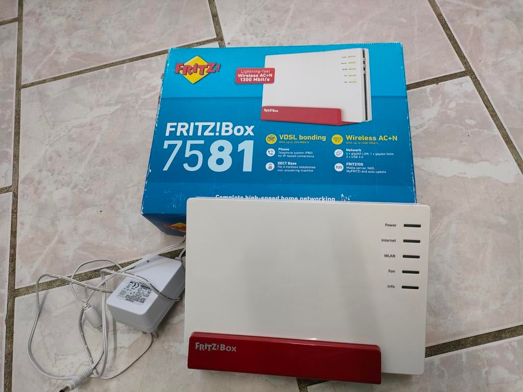 FRITZ!Box 7581 Router - Zo goed als nieuw, Ophalen of Verzenden, Zo goed als nieuw, Router met modem, FRITZ!Box