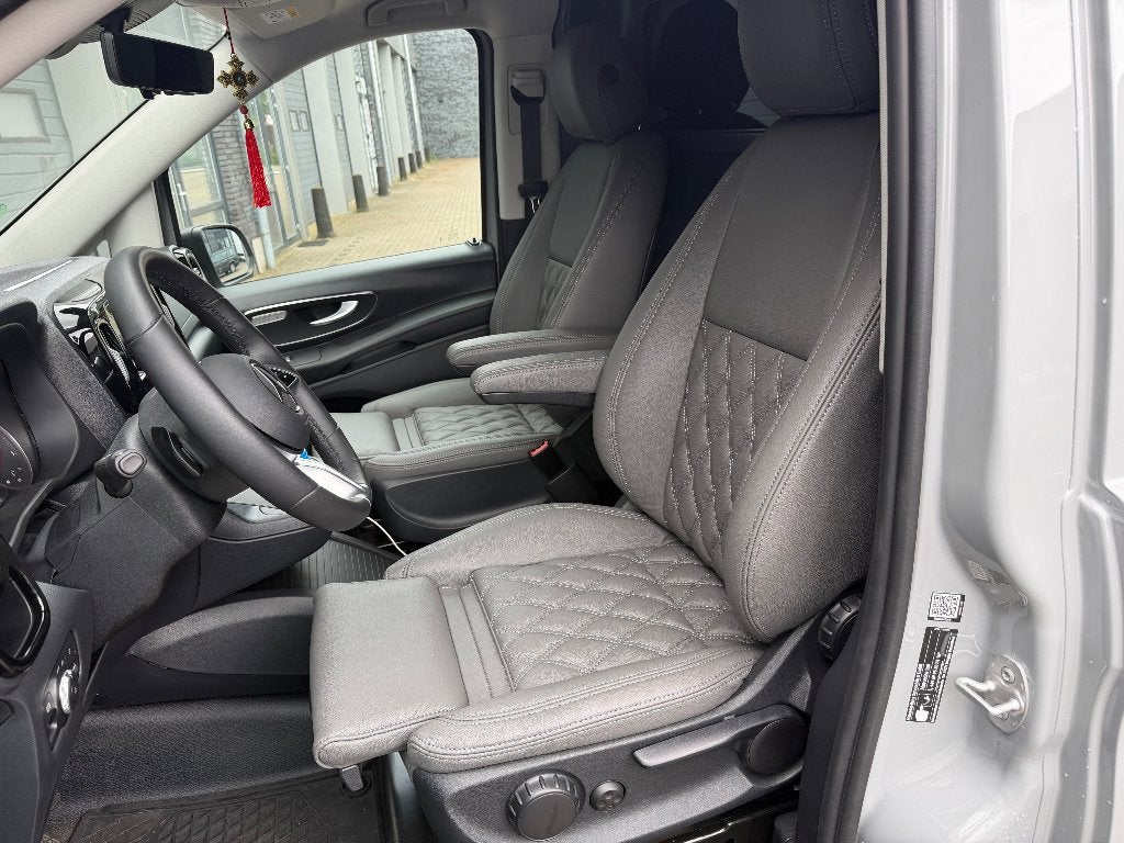 Twee voor stoelen voor Vito W447 vanaf 2022 met zwart leder, Ophalen, Nieuw, Mercedes-Benz