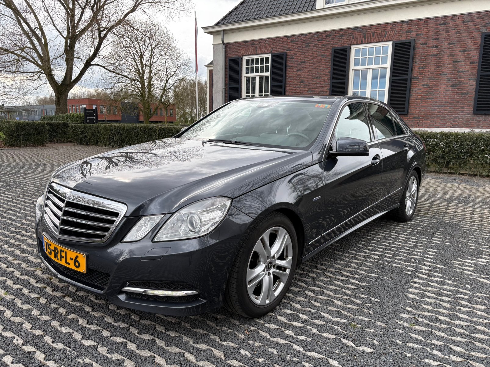 Dealeronderhouden Mercedes-Benz E-Klasse 3.5 E350 CGI AUT, Achterwielaandrijving, 2000 kg, Origineel Nederlands, Particulier