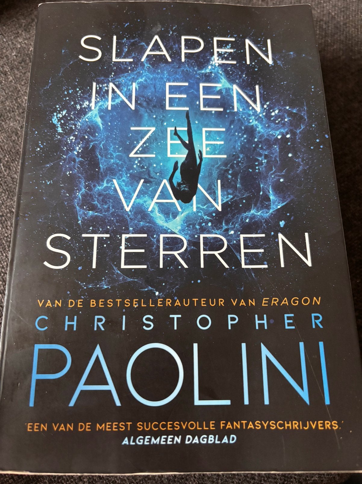 Slapen in een zee van sterren, Ophalen of Verzenden, Zo goed als nieuw