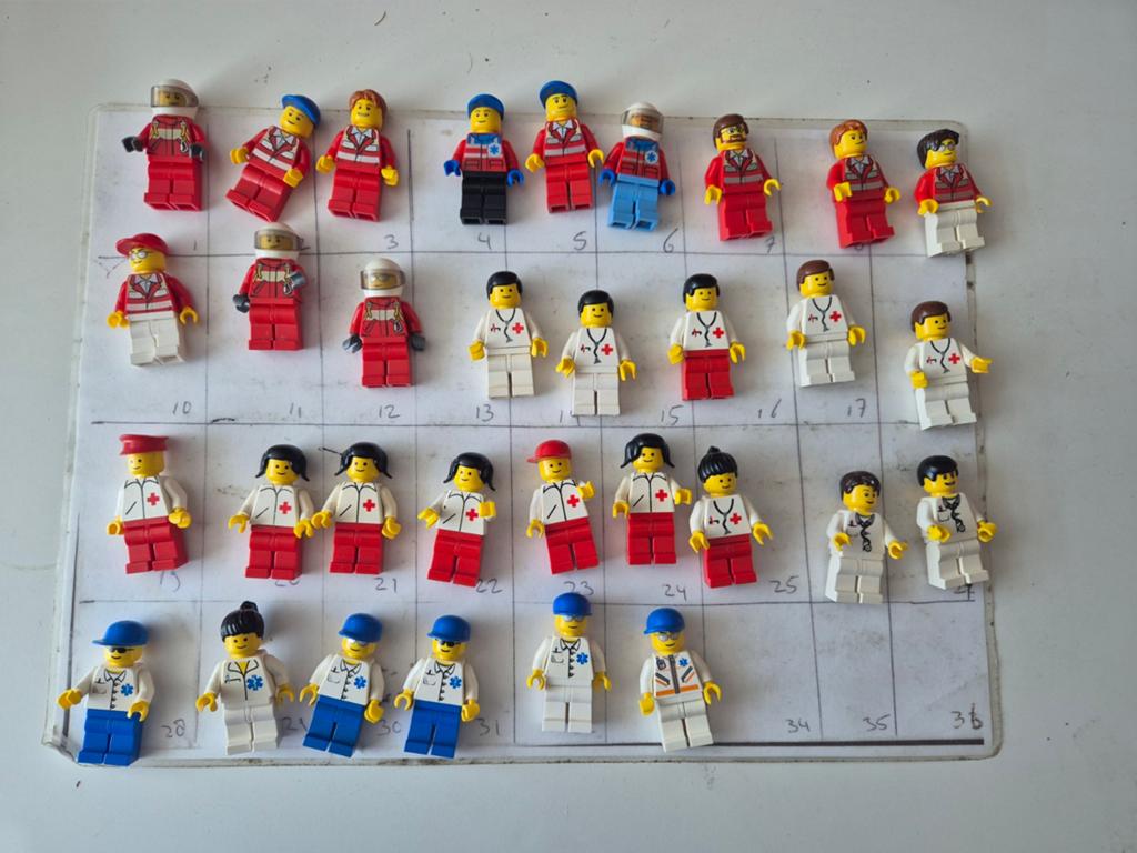 Lego adv27 city vintage poppetjes zuster dokter ziekenhuis, Ophalen of Verzenden