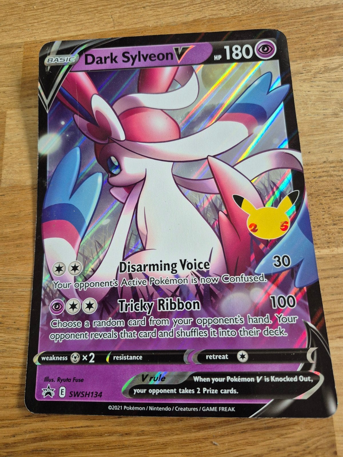 Dark Sylveon V Pokémon Jumbo Kaart SWSH134 Celebrations, Ophalen of Verzenden, Zo goed als nieuw, Losse kaart